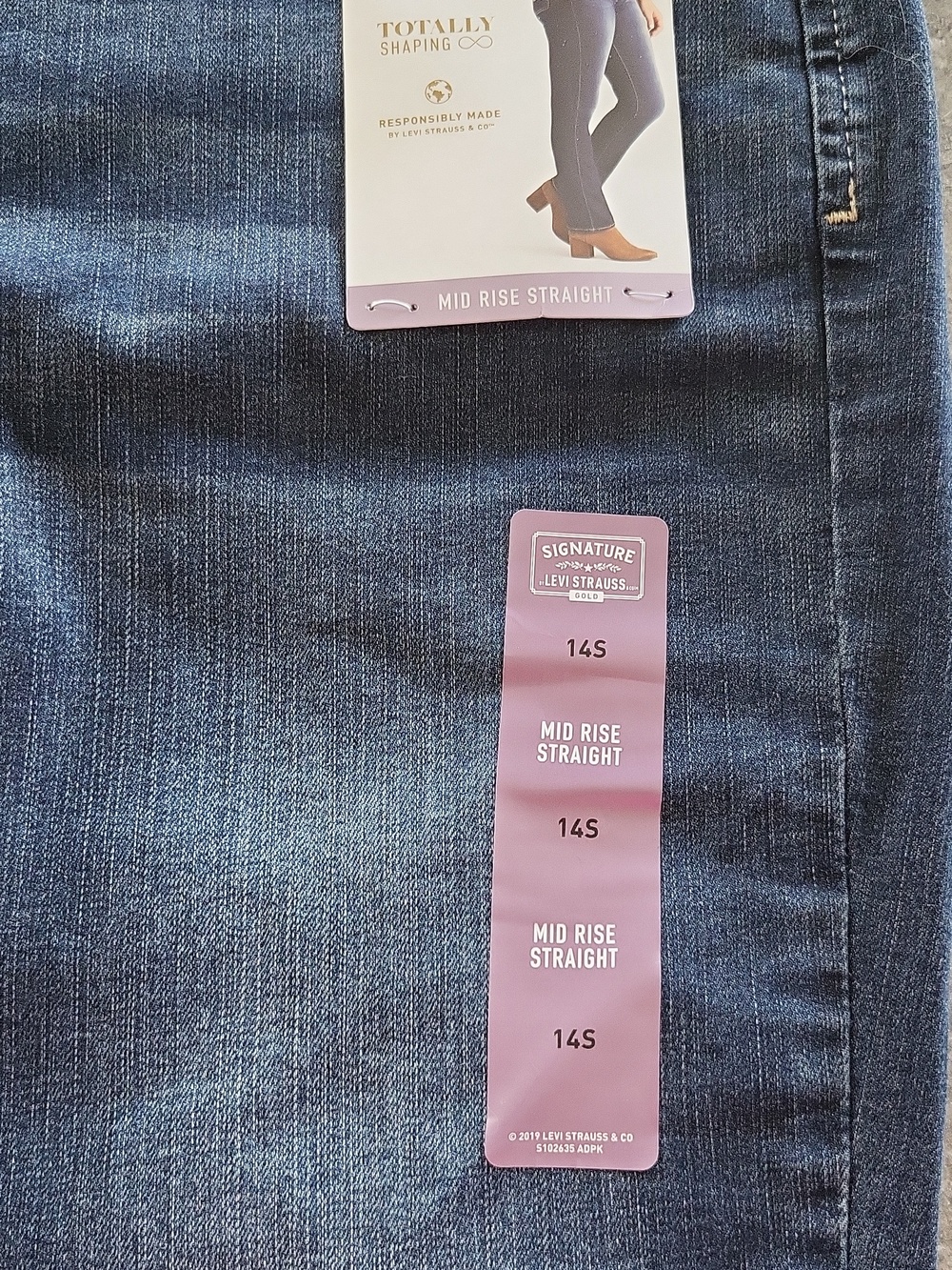 Levi's Signature Mid Rise Straight Jeans - Picture 5 of 6